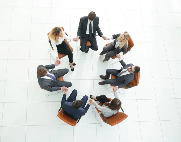 Business team houden elkaars handen. — Stockfoto
