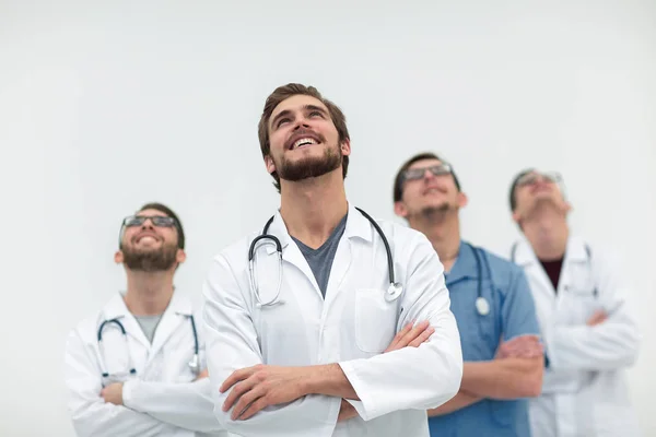 Talentoso médico olhando para o topo, no espaço de cópia — Fotografia de Stock