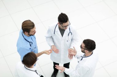 fikirleri tartışmak doktorlar top.a grubundan görüntülemek