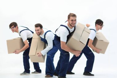 Sorumlu nakliyeciler işlerini yapmak için acele ediyorlar..