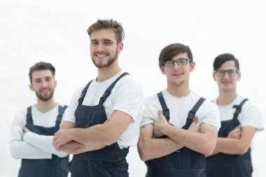 Neşeli takım sorumlu movers ve gülümseyen liderleri.