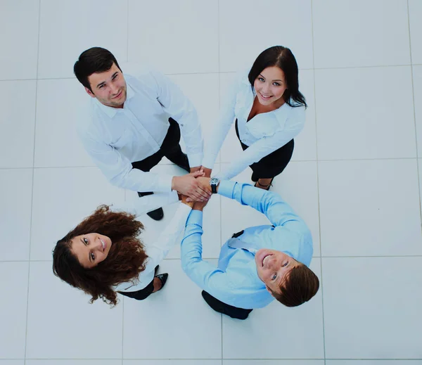 Visão superior de pessoas de negócios com as mãos juntas . — Fotografia de Stock