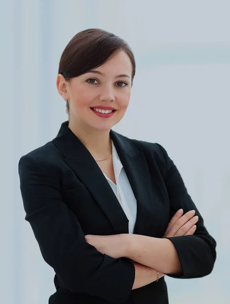 Mujer de negocios positiva sonriendo sobre fondo blanco . — Foto de Stock