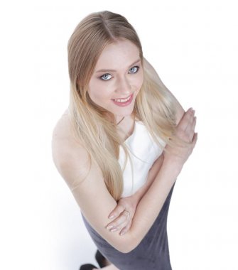 Yukarıdan görüntüleyin. Kameraya bakarak başarılı genç iş kadını.