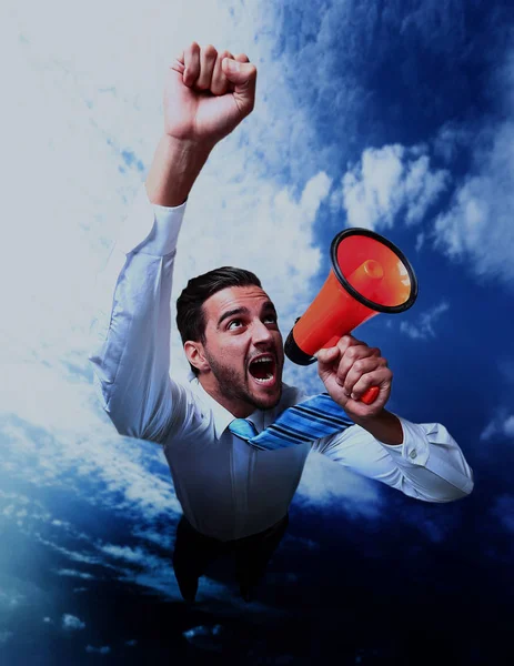 Hombre de negocios volando y gritando a través de megáfono . — Foto de Stock