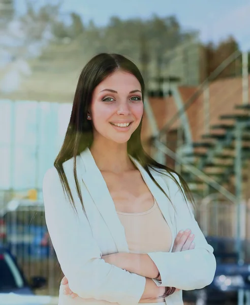 Business woman looking thtough window in the office. — Stock Photo, Image