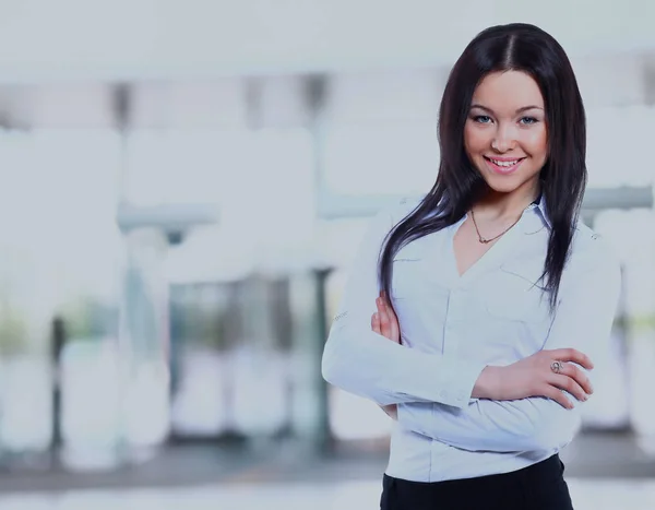 Positieve business vrouw die lacht op witte achtergrond. — Stockfoto