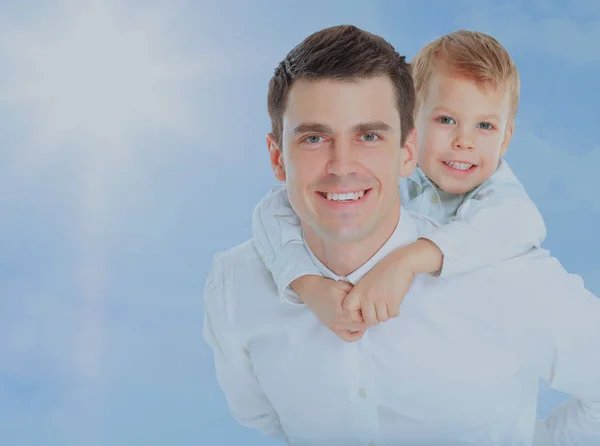 Father holding son on his shoulders. — Stock Photo, Image