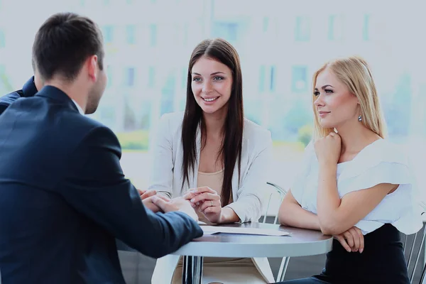 Riunione di lavoro in un ufficio . — Foto Stock