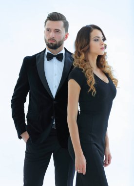 Yakışıklı adam ve siyah elbiseli kadın