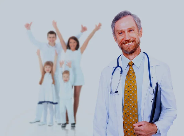 Leende läkare och lycklig familj. — Stockfoto