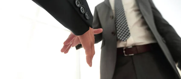 Two  business men going to make handshake — Stock Photo, Image