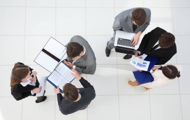 Lobide duran finansal belgeler ile iş takım