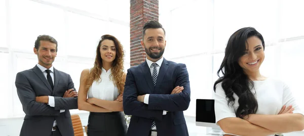 Erfolgreiches Business-Team im Hintergrund des Büros. — Stockfoto