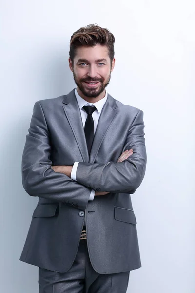 Ritratto di un uomo d'affari felice su sfondo grigio — Foto Stock