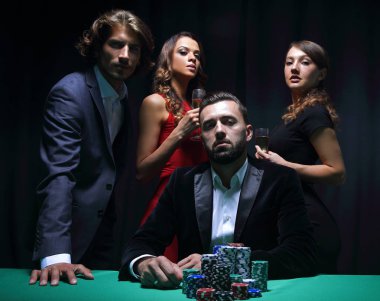 Çekici genç beyaz adam olun bahis casino