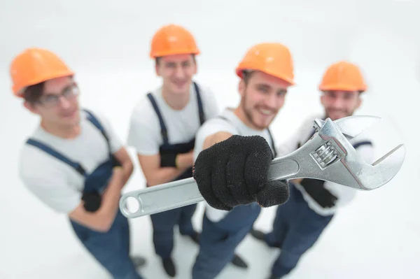 Closeup.a team of builders showing a pipe wrench — Stock Photo, Image