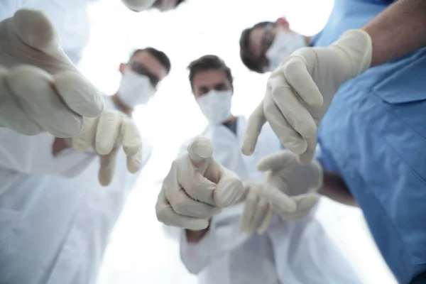 Botten view.a grupp läkare i operationssalen. — Stockfoto