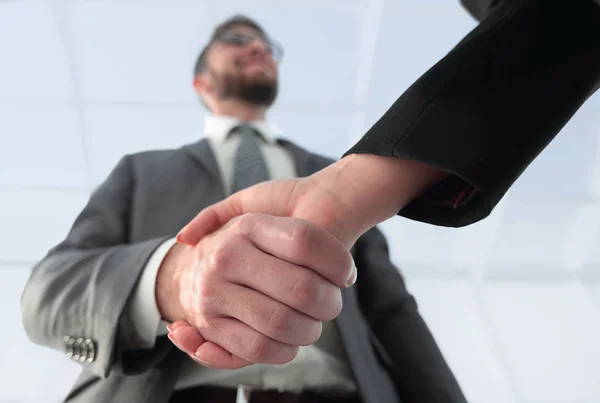 Conceito de reunião de parceria empresarial. Imagem homem de negócios handsha — Fotografia de Stock