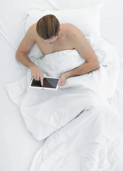 Top view.young homem usando tablet digital — Fotografia de Stock