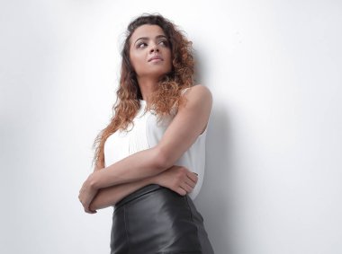 Alt bakış. Şık bir iş kadını.