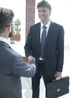 Karşılıklı bir işadamı ve bir avukat ofisi