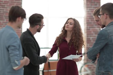 el sıkışma Yöneticisi ve yaratıcı Office istemci.