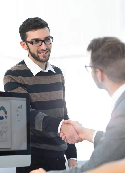 Handdruk Manager en de client — Stockfoto