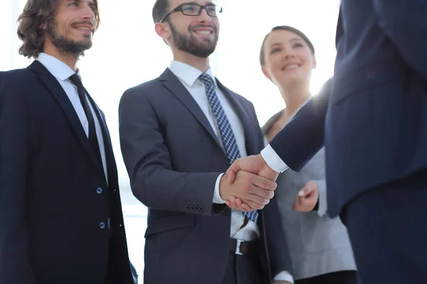 Business leader stringendo la mano all'investitore — Foto Stock