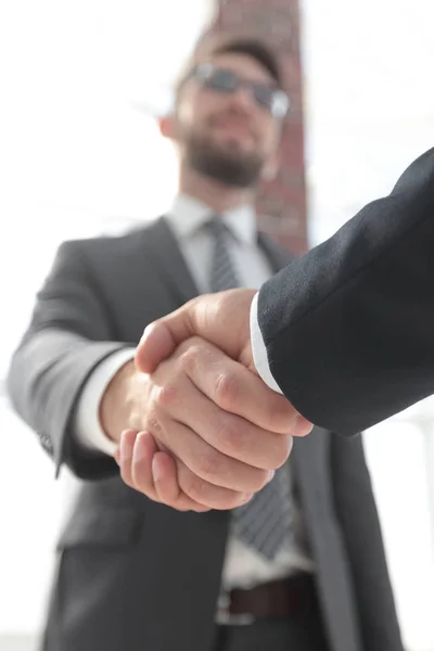 ビジネス リーダーのパートナーと握手. — ストック写真