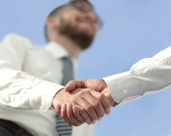 Foto de close-up de aperto de mão de dois empresários de sucesso — Fotografia de Stock