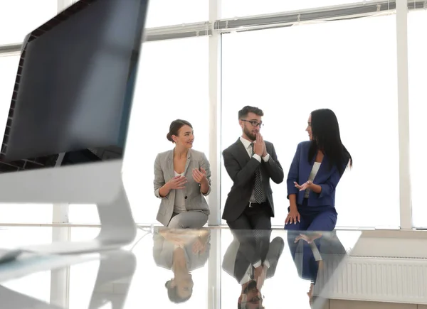 Business-team som har möte på kontoret. — Stockfoto