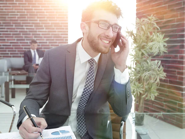 lawyer talking to a client on the smartphone