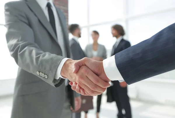 Stretta di mano ravvicinata .reliable dei partner commerciali — Foto Stock