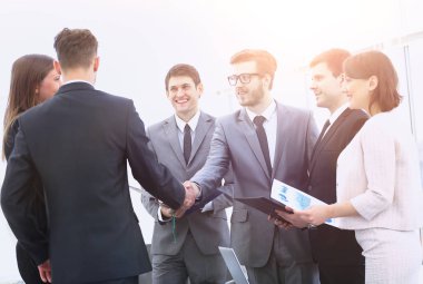 hoş geldiniz ve karşılıklı iş ortakları brifing üzerinde