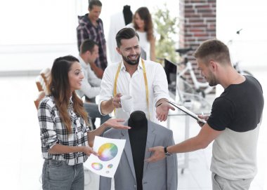 terzi ve tasarımcılar mens tartışmak için uygun