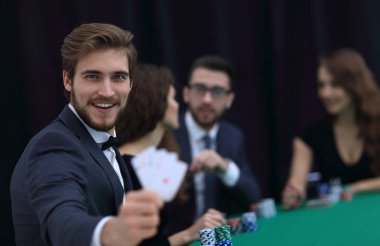 Dört as, bir kombinasyonu ile casino oyuncu.