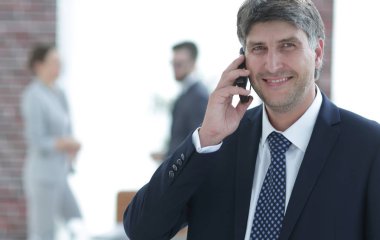 Evet, ciddi iş adamı.