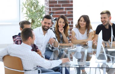 mevcut sorunların tartışılması gülümseyen
