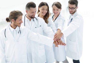 Neşeli doktorlar kendi ekip çalışması ile gurur duyuyoruz