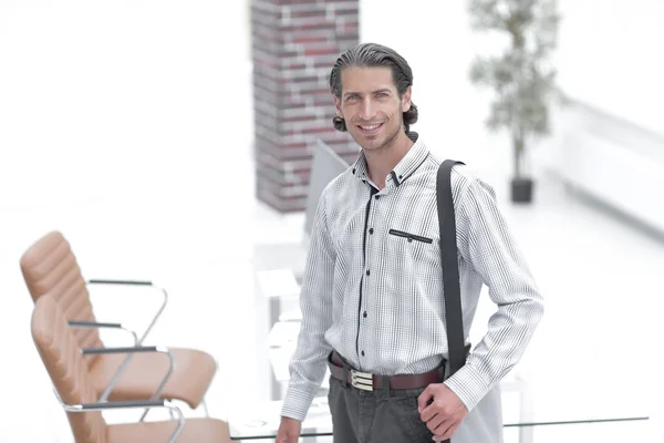 Retrato de un joven empleado —  Fotos de Stock