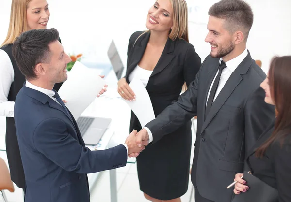 Handshake of business partners after signing the contract — Stock Photo, Image