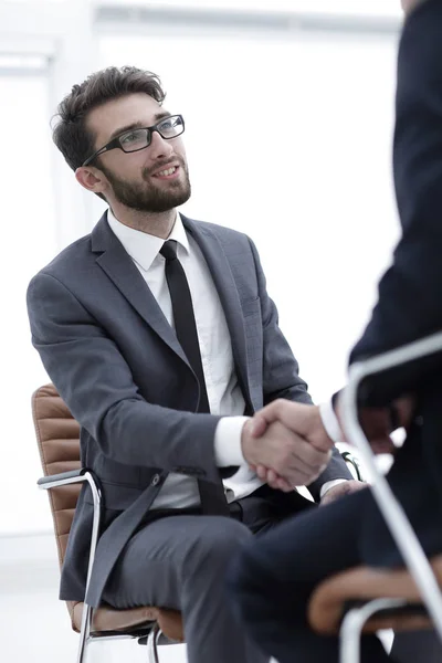 Framgångsrika möten av affärsmän på kontoret — Stockfoto