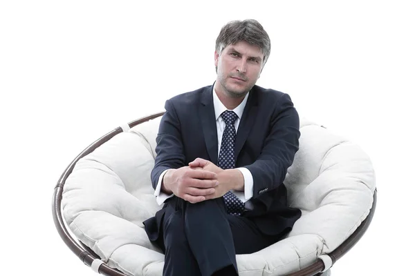 成功した実業家が柔らかく快適な椅子に座っています。. — ストック写真