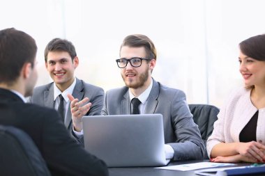 Office İstemci Yöneticisi ile iletişim kurar