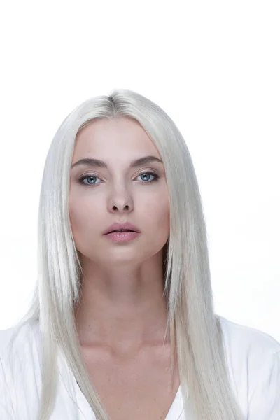 Close-up of a beautiful woman with blonde straight hair and daytime make-up — Stock Photo, Image