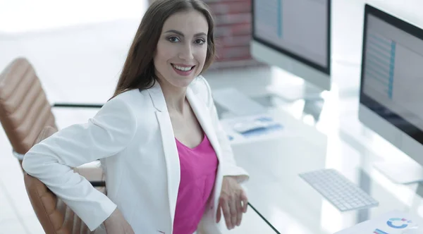 Succesvolle vrouw lachende bedrijfsklant — Stockfoto