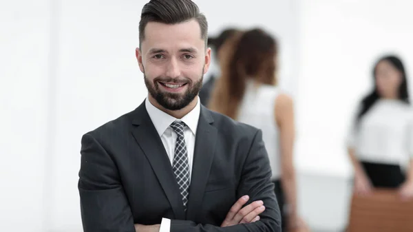 Homem de negócios no contexto do escritório . — Fotografia de Stock