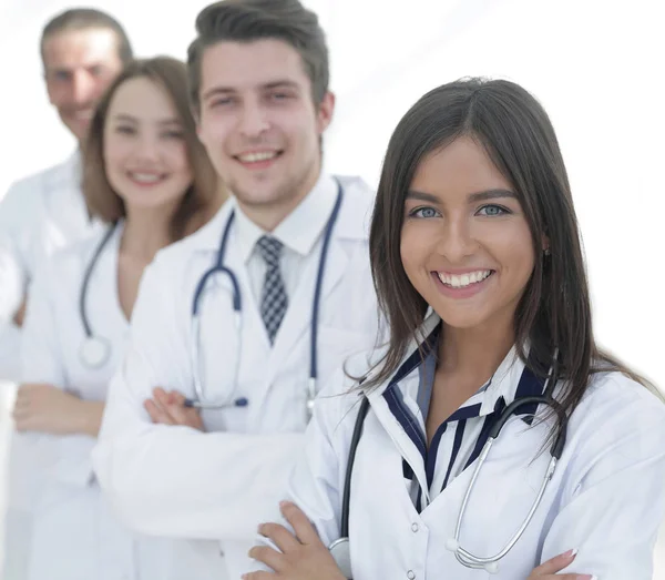 Lékařka s skupinou šťastný úspěšných kolegů — Stock fotografie