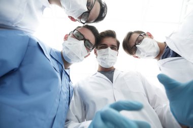 portre. Doktor ameliyathanedeki bir grup